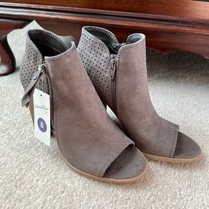 NWT Grey booties